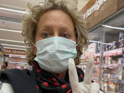 Carolyn Smith spiega perché indossa la mascherina: "Sono una paziente oncologica"